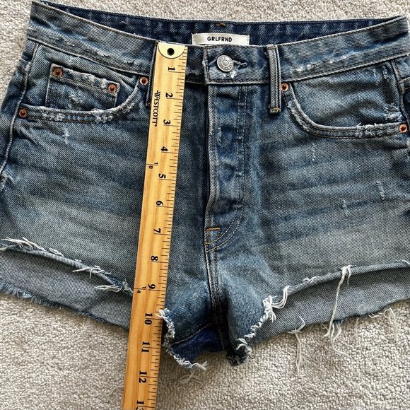 GRLFRND Cindy High-Rise Denim Short in Love Grows Size 26 Trendy Stylish - Picture 8 of 9